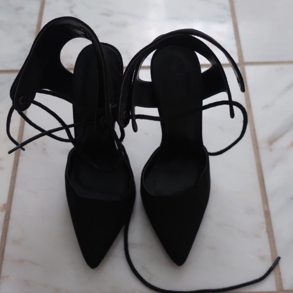 Heels - Picture 4 of 6